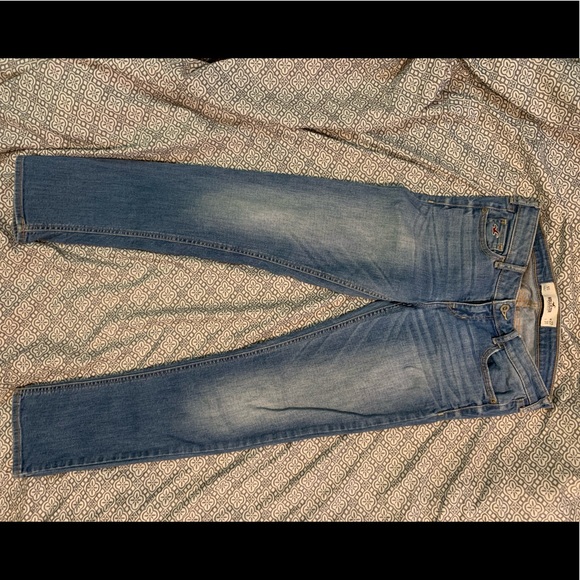 Hollister Low Rise Med Wash Skinny Jeans - Picture 2 of 3